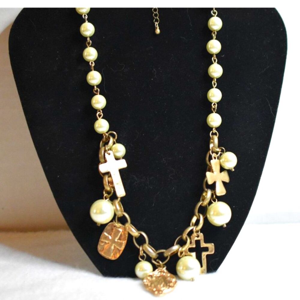 Religious Gold Tone Mary/Crosses  Faux Pearl Link Chain Chunky Necklace